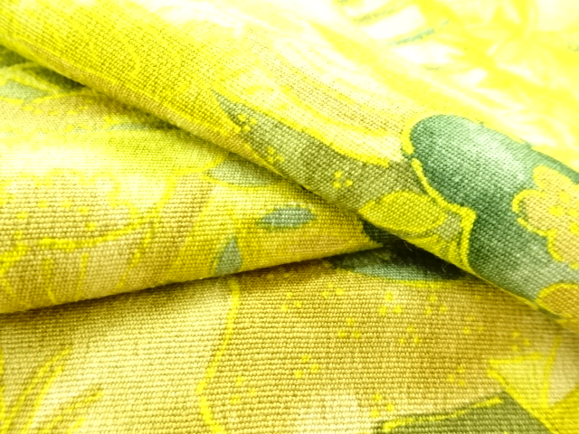  遠山に流水・草花模様小紋着物